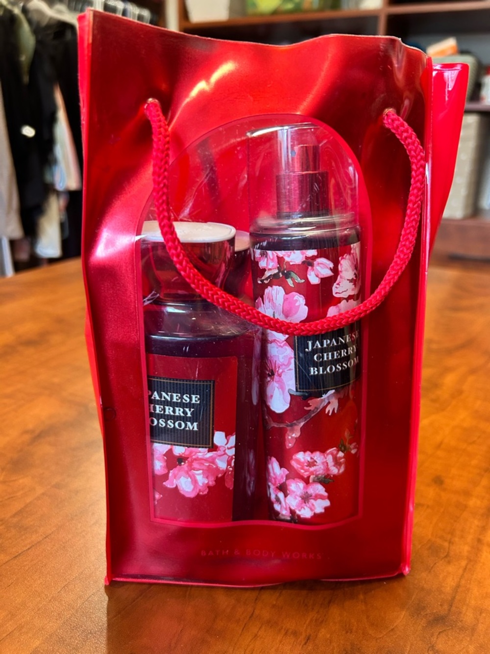 Bath & Body Works Japanese Cherry Blossom Gift Set - Red